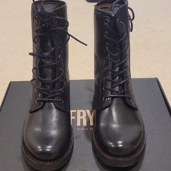 Frye Veronica Women's Combat Lace-Up Black Boots. Size 7.5. - Picture 5 of 7